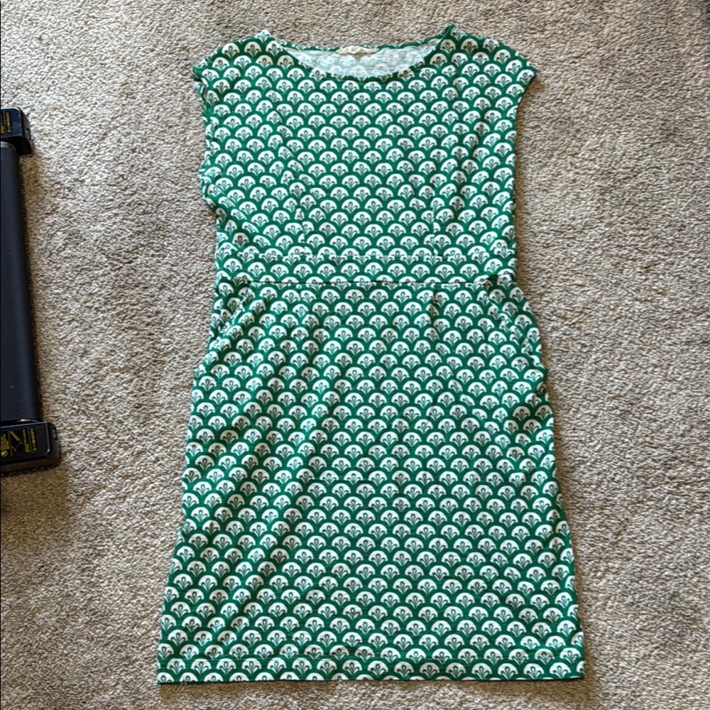 Boden Green and White Printed Cap-Sleeve Shift Dress
